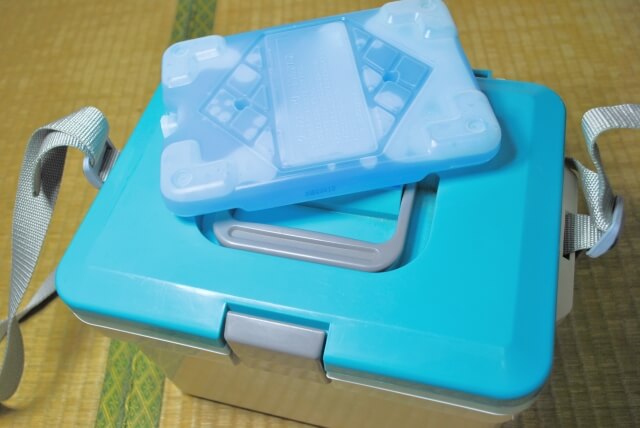 クーラーボックスに入れる保冷剤の目安は？