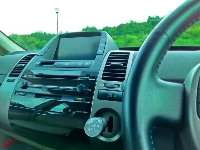 車のエアコンが臭い！猫や猫のおしっこの匂いがする！原因と対策を紹介します